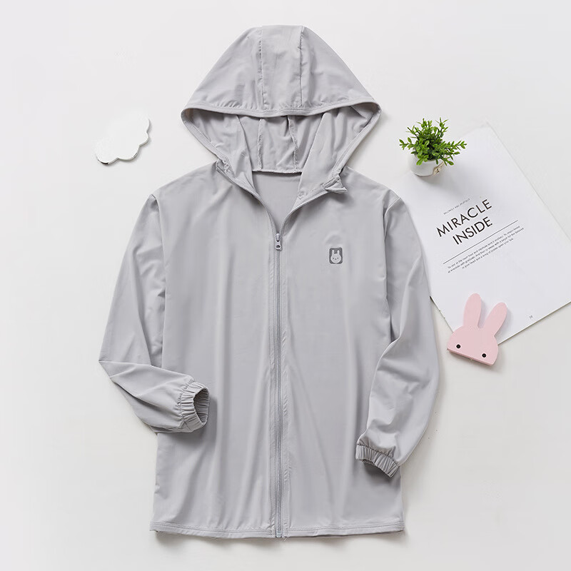 新款童装运动防紫外线夏季薄款印花透气连帽儿童防晒衣 浅灰色 110cm