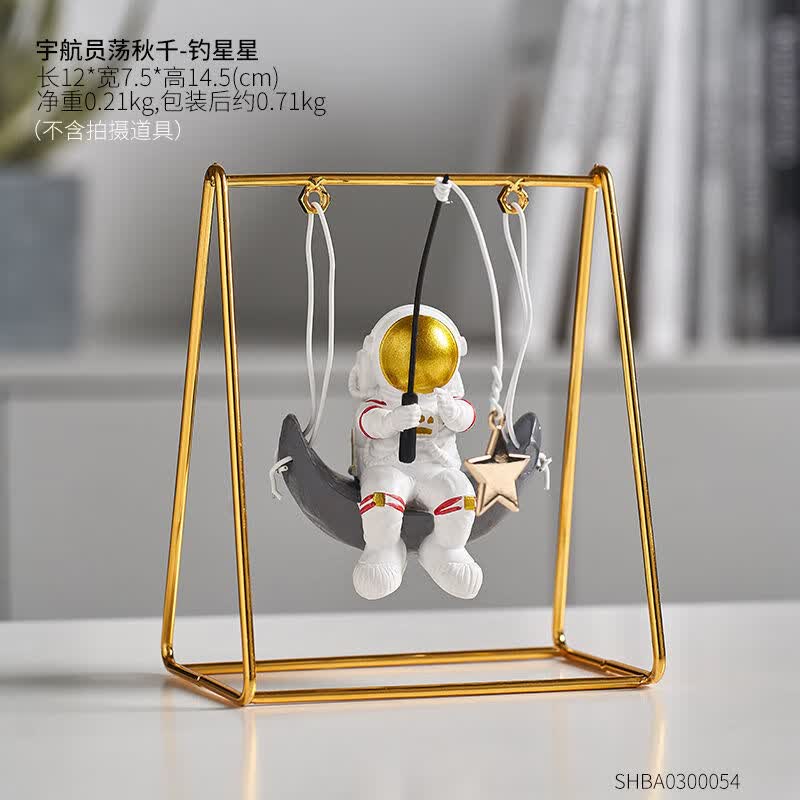 七夕节送女朋友七夕节摆件可爱宇航员荡秋千摆件个性家居客厅电视柜