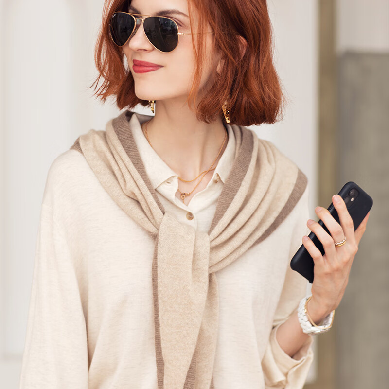 aiurtruuttiaiu法国轻奢阿拉善纯山羊绒 冬季b入纯羊绒优渥三角围巾女