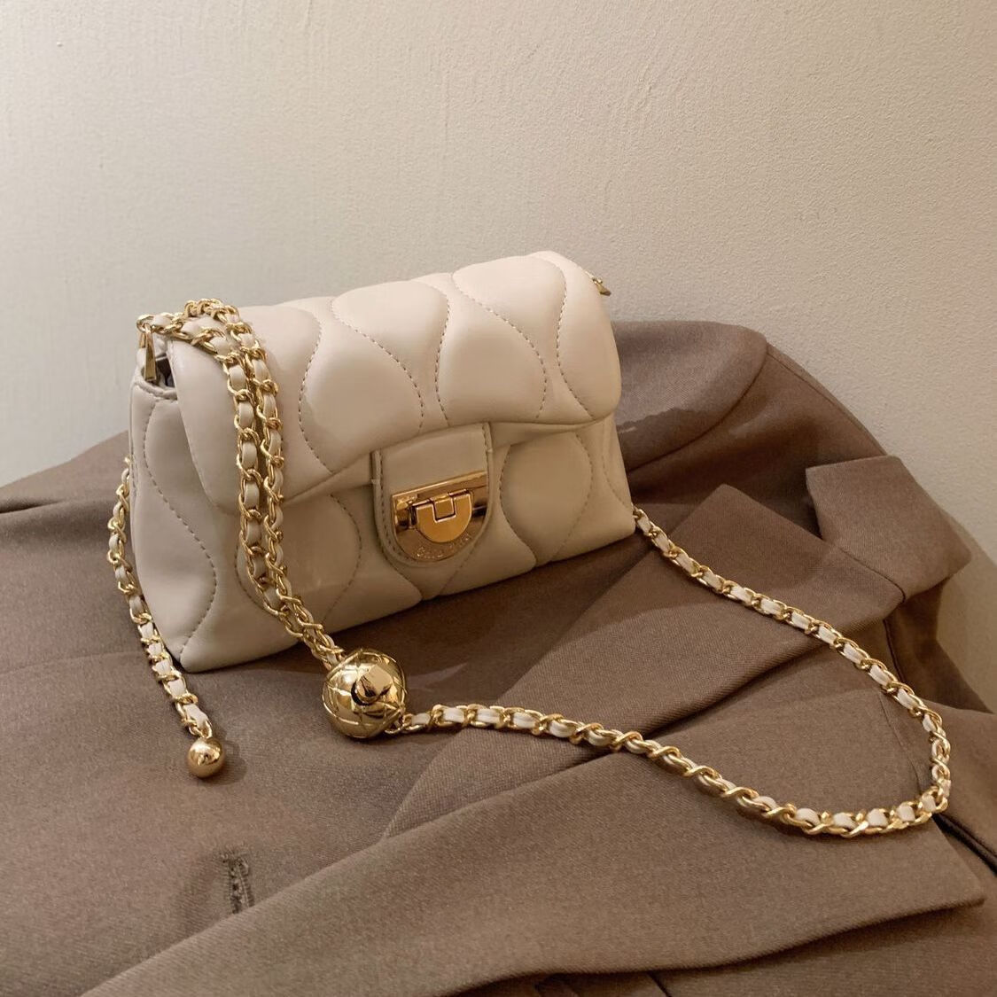 川布tuscans女包 酒韵之香链条小包包女2022年新款白色单肩斜挎包