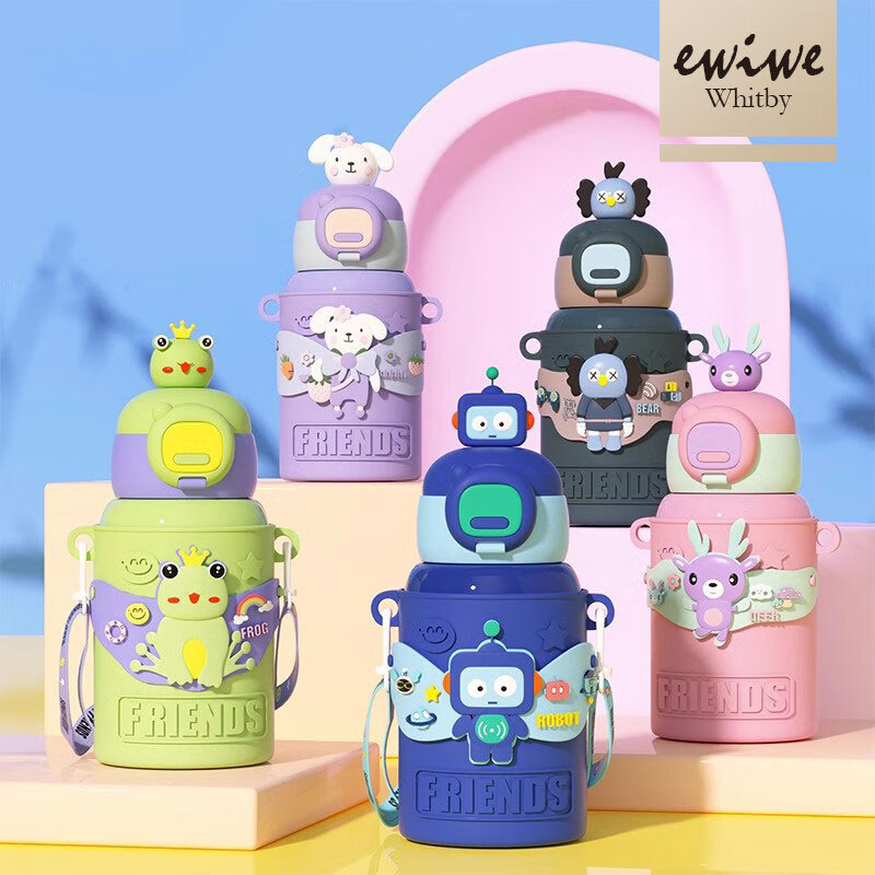 EWIWE儿童公仔杯不锈钢水杯萌趣公仔杯弹盖水杯子带杯套可调节背带出行 机器人/蓝/ 450ml