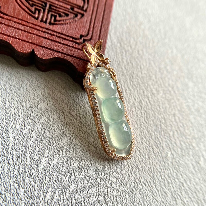 匠石之渊天然冰种翡翠四季豆吊坠 18k玫瑰金镶嵌豆子项链坠 金镶玉牌