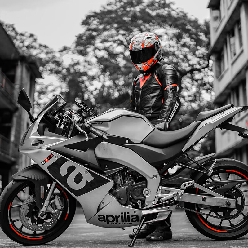 阿普利亚gpr150赛道摩托车