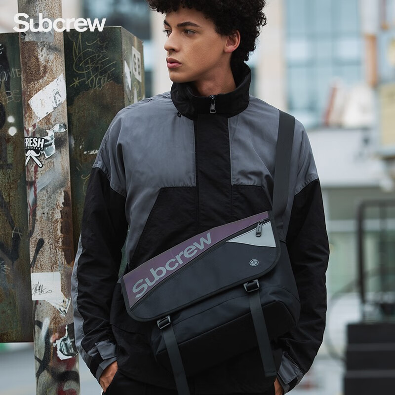 Subcrew 2020年新款 潮牌斜挎包男士潮流运动邮差包街头学生个性单肩休闲挎包 3M幻彩