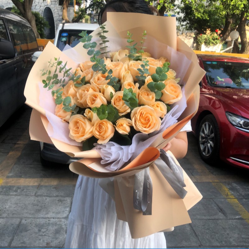 g款-33朵香槟玫瑰尤加利叶款 鲜花