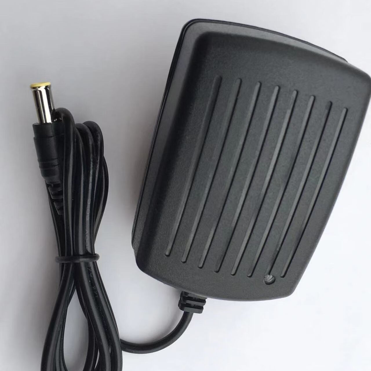 通用三星台式机显示器led显示屏14v电源适配器充电器电源线 14v1.