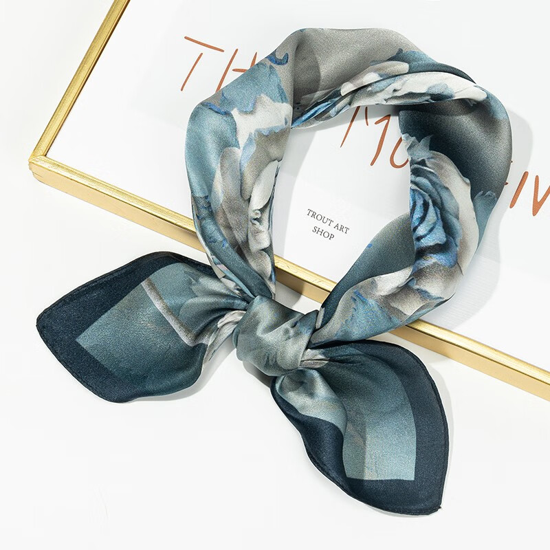 ���������߶���˿С����Ů�����˿˿��ɣ��˿Χ��������Ůʿ���� �������� ��ɫ