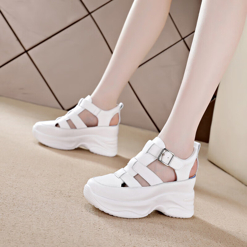 白色夏款凉鞋 34 标准码