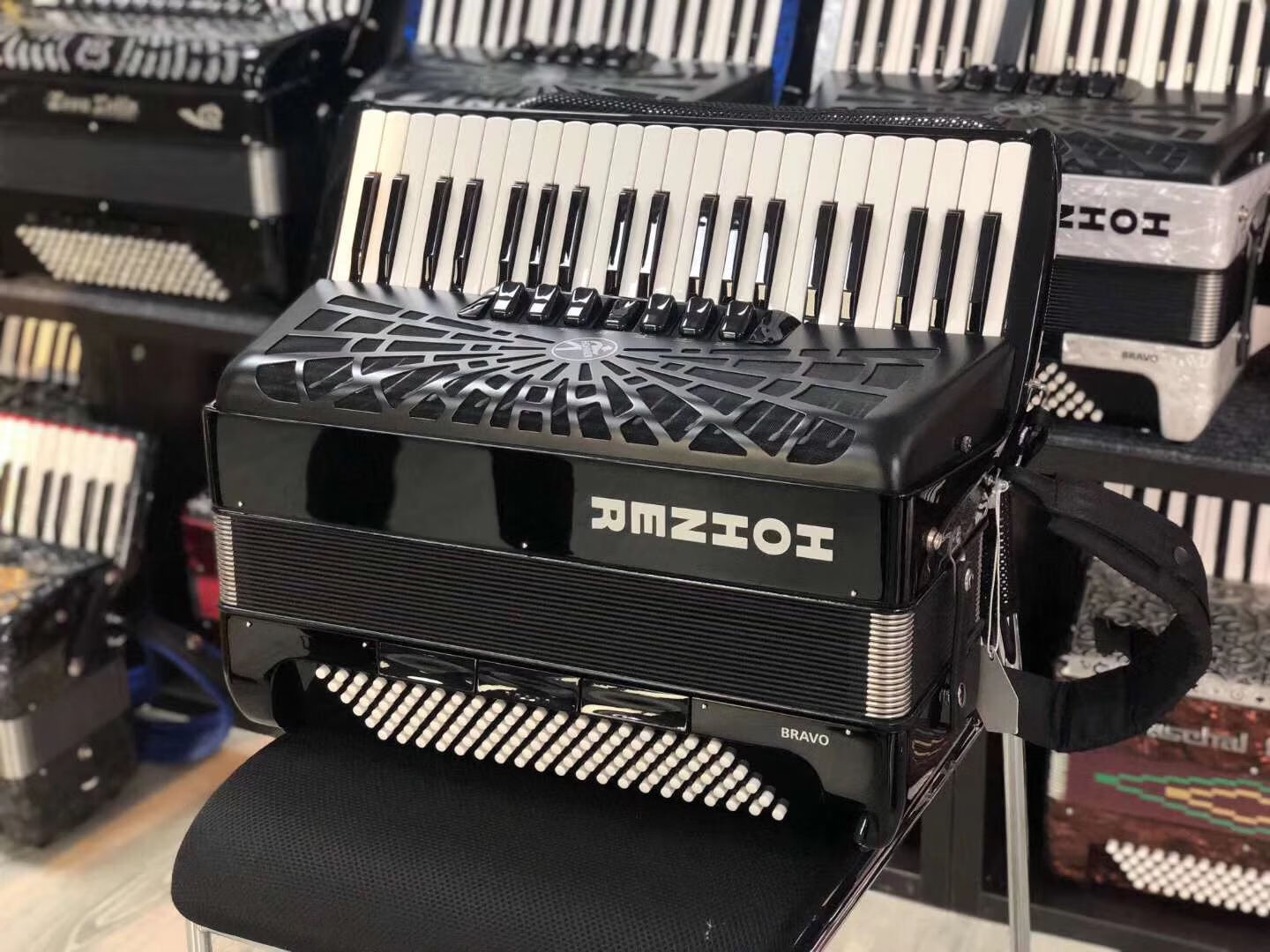 金翱德国霍纳牌HOHNER三排簧120贝斯手风琴定制款