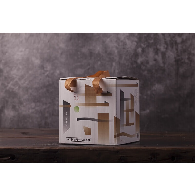 �й����ҵ�����ʫ��ϵ����װ���棨�͡����¹����衱�ļ�װ�ѻ����˱��ŵ���ѧ��������λ�����޽���ʫ�����ͣ������й���ͳ�Ļ�֮����