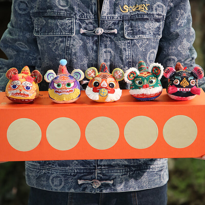 自然造物五虎临门布老虎玩偶礼盒传统新生儿乔迁生日礼物送礼 红色