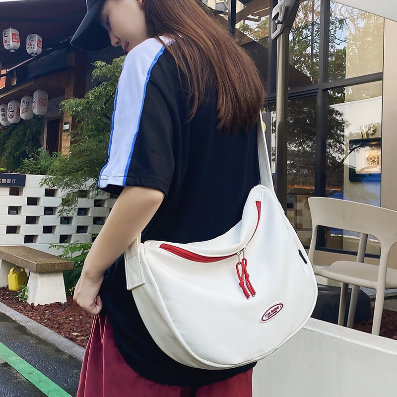 布兰奴原创ins新款简约文艺单肩斜挎包帆布包女学生通勤休闲百搭饺子包 米白色使用感如何?