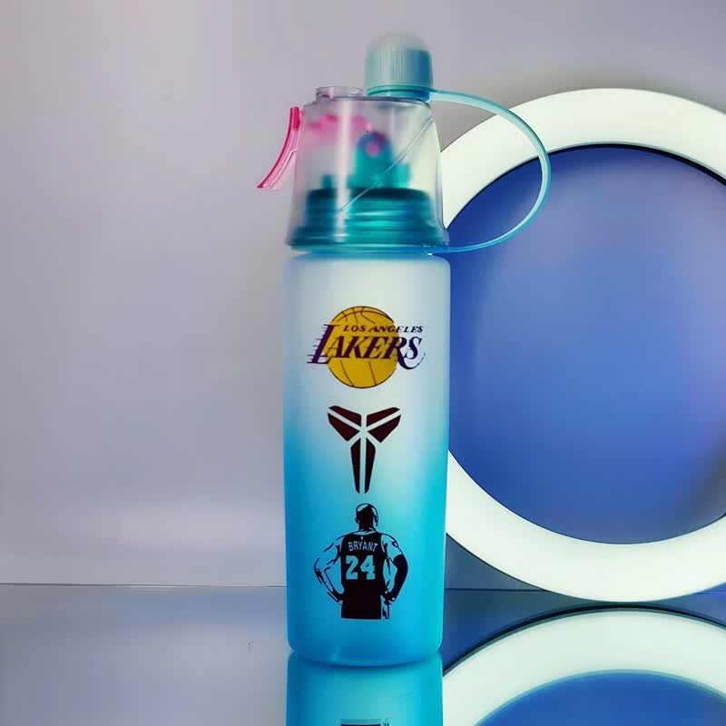 【球星推荐】24号科比水杯新渐变喷雾水杯背面球星签名设计感科比库里篮球水杯 科比喷雾渐变色浅蓝色 背面签名 600ml怎么看?