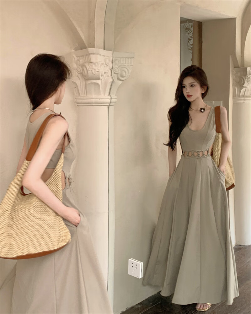 皮尔卡丹性感露腰背心连衣裙女2024新款收腰无袖设计感露背长纯欲风字