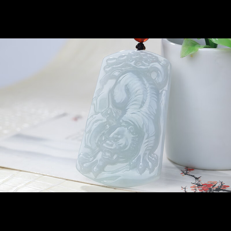 高品质翡翠a货 生肖虎大显身手虎虎生威本命年福运护身转运虎牌翡翠