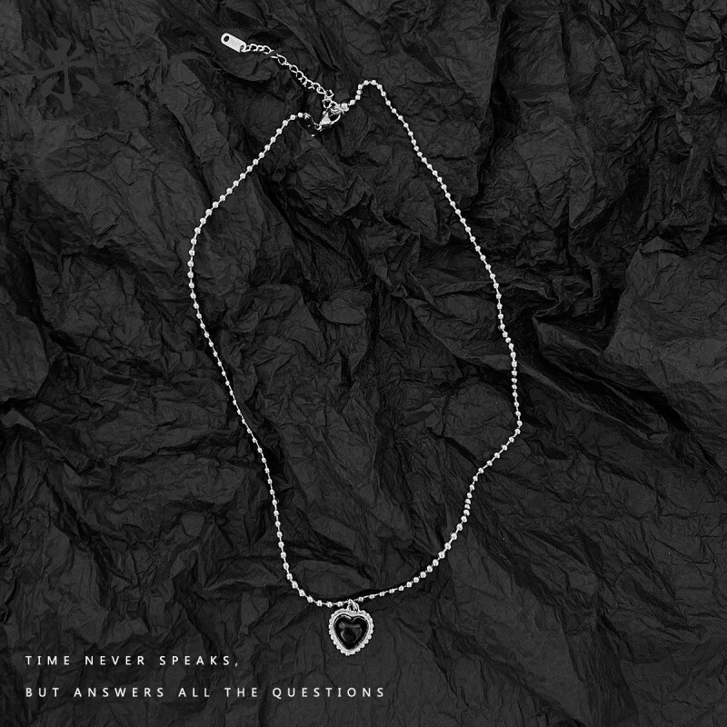 米小渲黑色爱心吊坠项链女ins网红简约冷淡风甜酷个小众设计感锁骨链