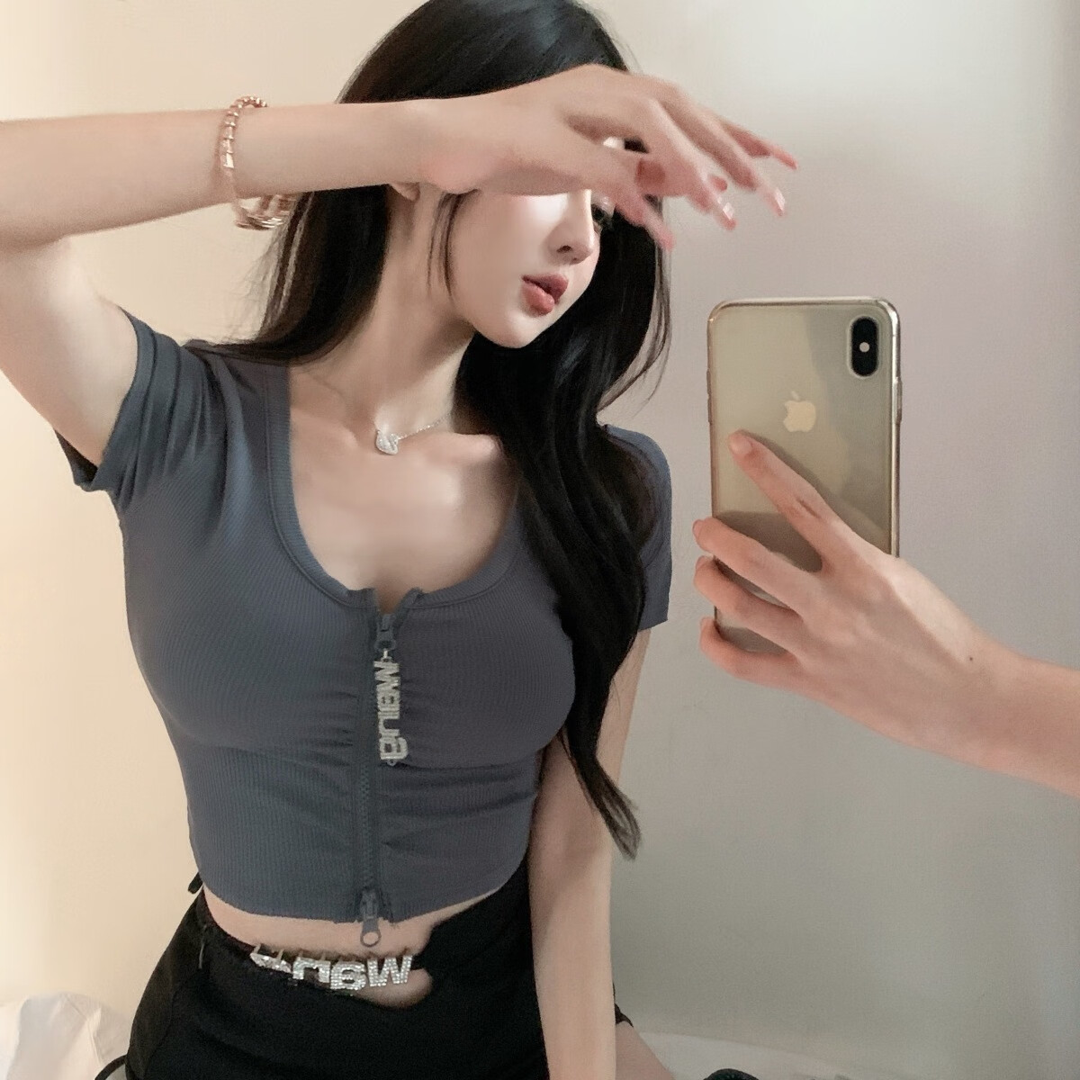 向晓西夏天穿的收腰短袖显胸大显身材女士短款设计感纯欲风小众t恤女