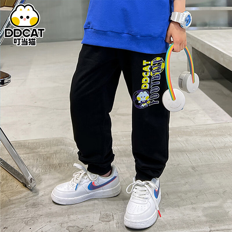 叮当猫儿童卫裤春秋款洋气纯棉童装男孩子宽松裤子潮酷运动休闲裤 黑色卫裤/足球 120cm属于什么档次？