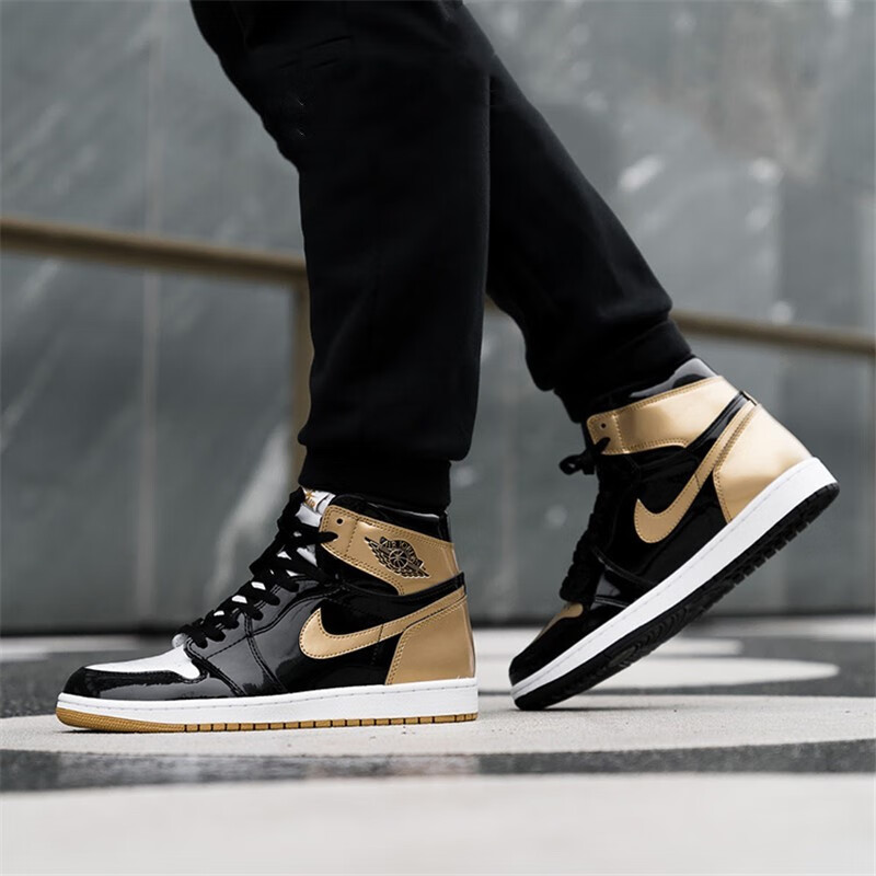 耐克(nike)男鞋air jordan 1 mid 中帮篮球鞋 861428-001 黑金鸳鸯 40