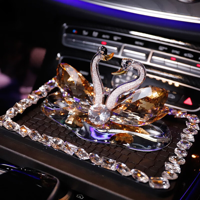 奔域 汽车摆件女士车内摆件饰品可爱女神款水晶天鹅车载摆件创意男