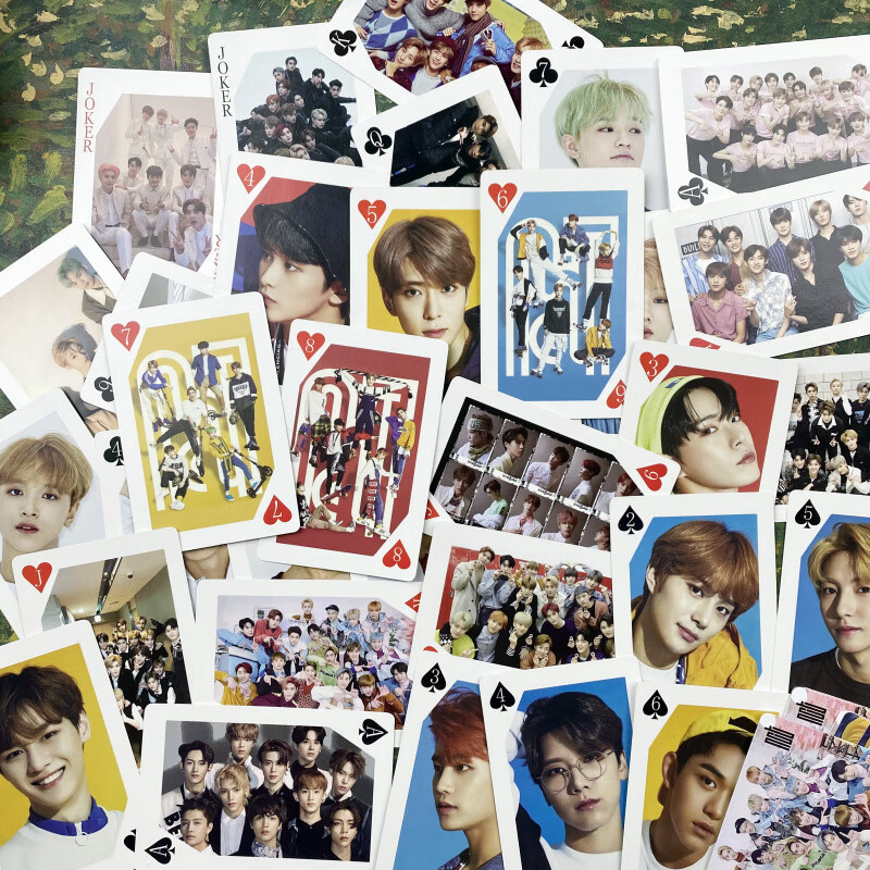 韩国人气女团BLACKPINK粉墨团扑克