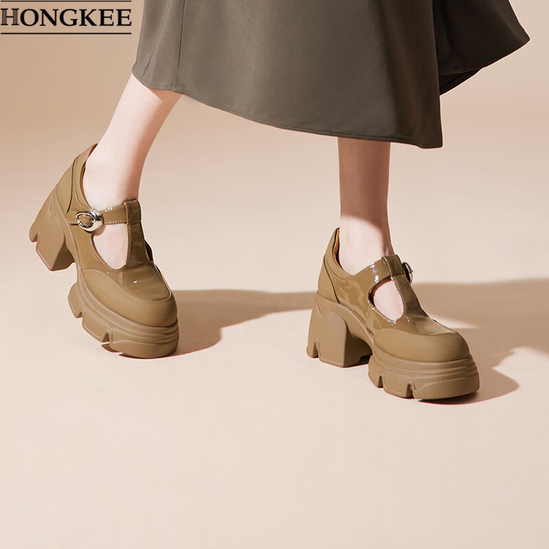 红科（HONGKEE）春季英伦风圆头粗跟金属饰扣时尚优雅玛丽珍单鞋女HD94D101 甜蜜棕 39