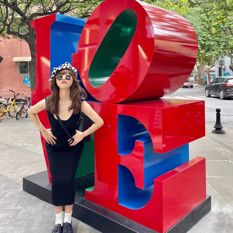 维诺亚大型爱心发光雕塑户外摆件商场售楼处情人节心形装饰玻璃钢定制