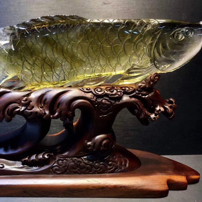 颜色金黄晶体通透工艺精鱼象征着富贵代表财富寓意有头有尾年年有余