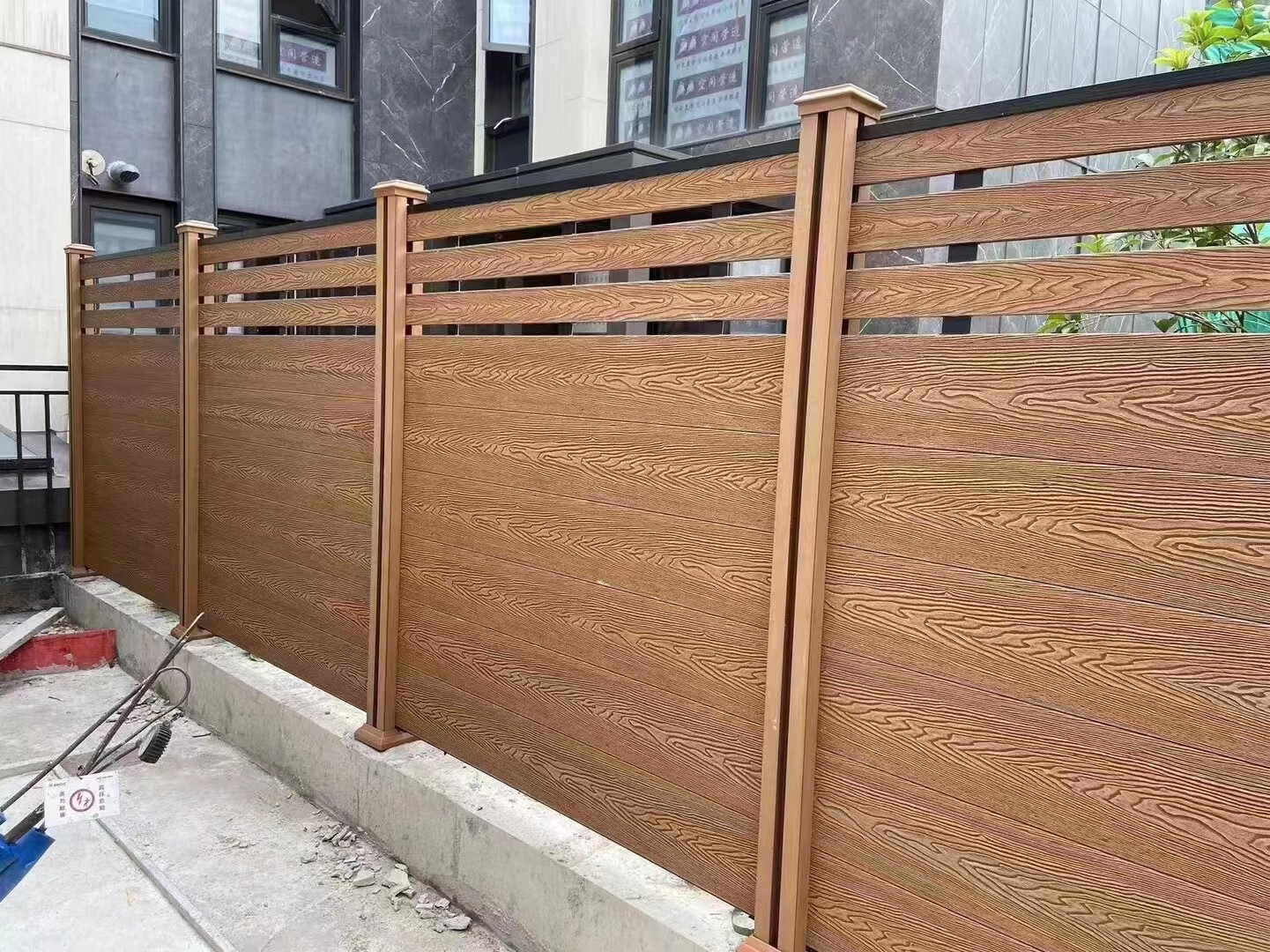 oemg塑木围栏护栏户外别墅庭院花园室外木塑栅栏立柱院子防腐木围墙板