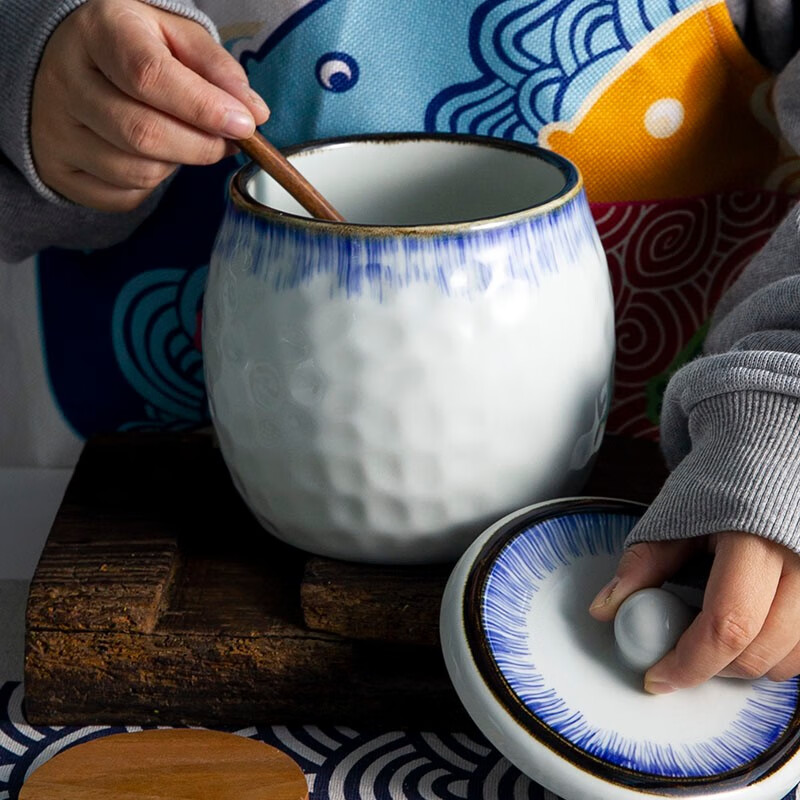 和风四季 釉下彩龟甲调味罐耐高温陶瓷猪油罐辣椒油罐防潮调料罐油辣子罐 大号蓝色龟甲罐+祖母绿勺 1200ml