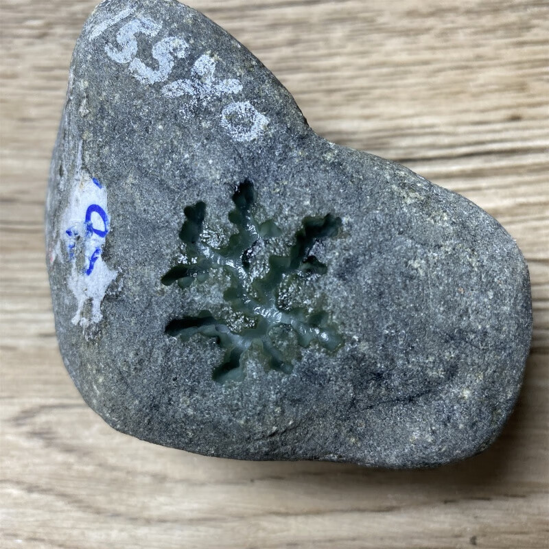 展缘莫莫亮糯种开窗半明料 缅甸翡翠原石玉石毛料 吊坠料