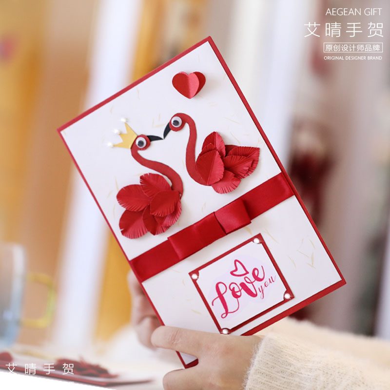 立体羽毛火烈鸟贺卡头部依偎爱心
