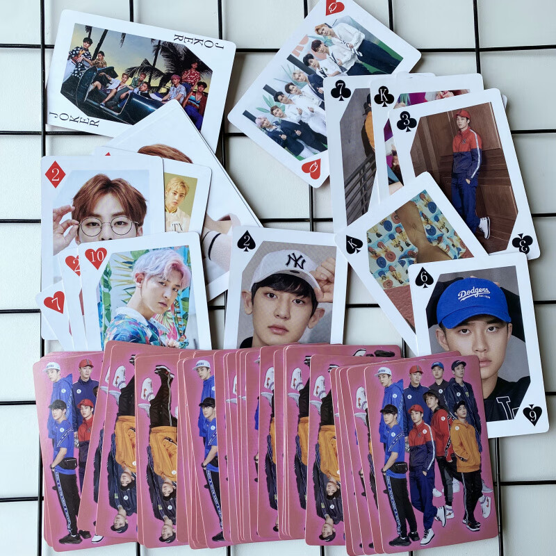 韩国人气女团BLACKPINK粉墨团扑克