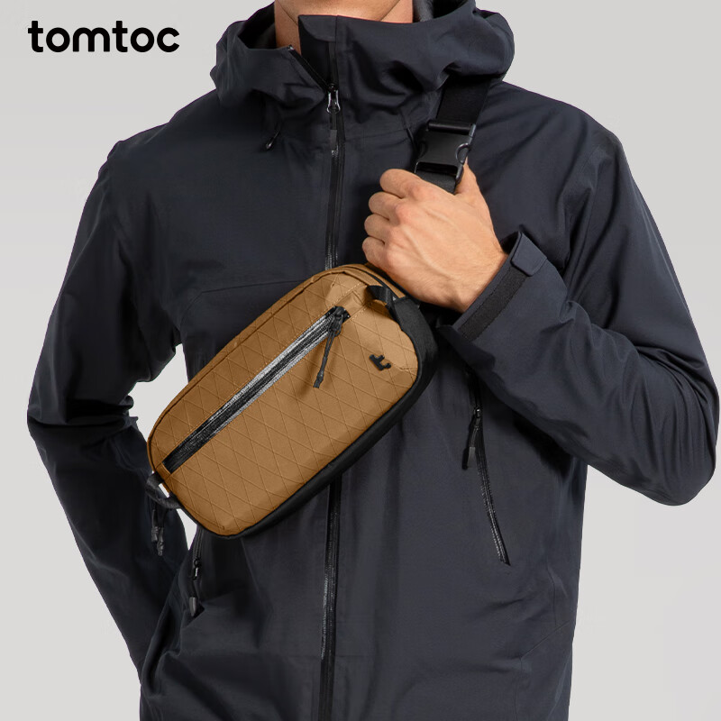 tomtoc高性能轻行胸包T35男士斜挎包单肩包轻量便携小包防泼水旅行背包 砂岩棕 2.5L
