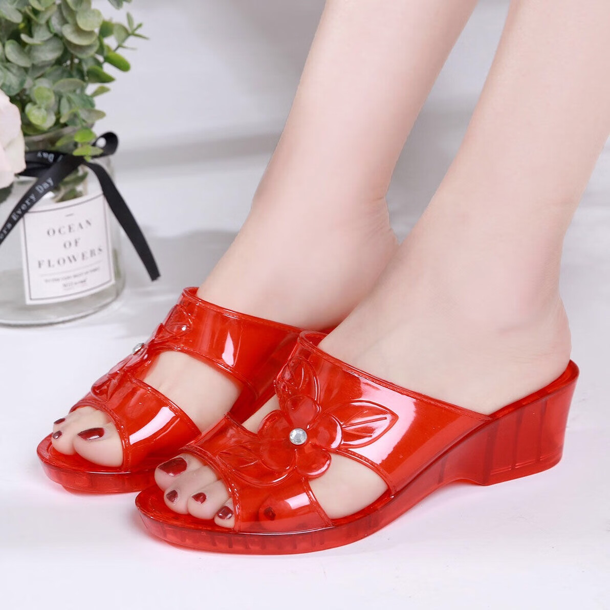 凉拖鞋女夏防滑浴室洗澡坡跟镂空妈妈式时尚室内外半拖鞋 水晶红色 36