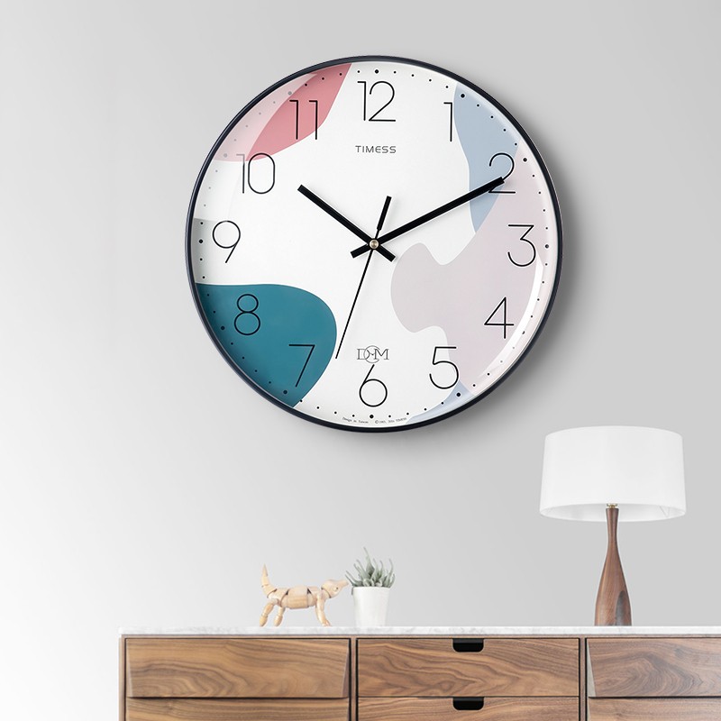 Timess挂钟创意简约钟表客厅静音石英钟表挂墙卧室时钟要怎么挂墙上？