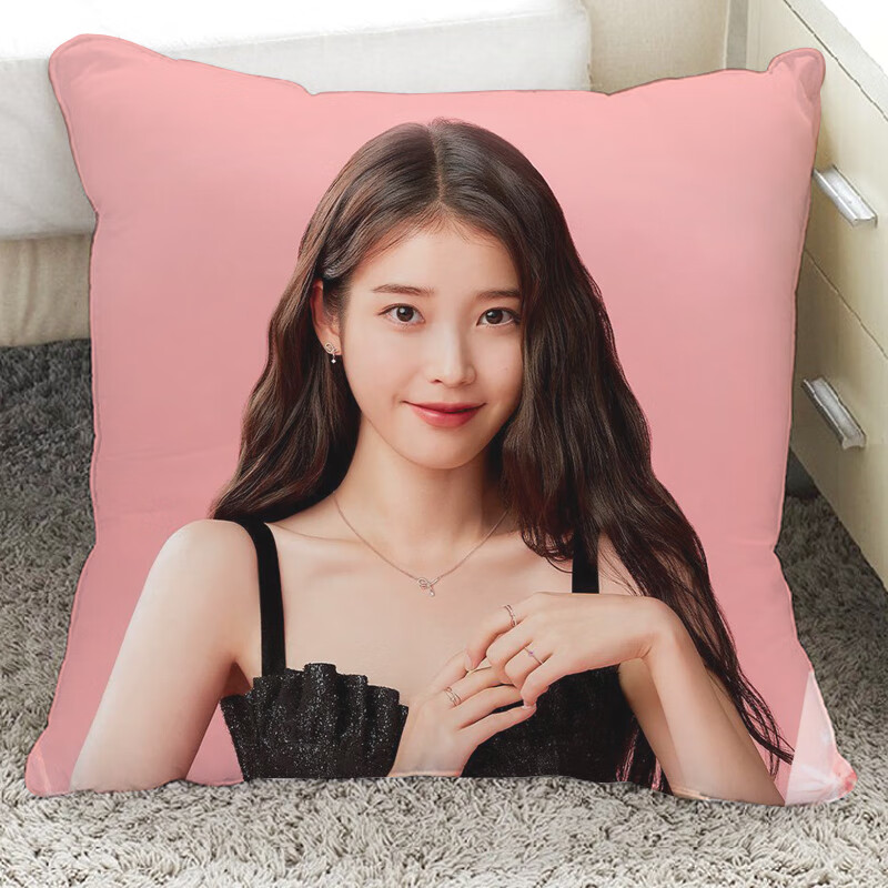 彤悦精品iu李知恩周边定抱枕周边海报贴纸写真明信片挂件小卡应援棒新