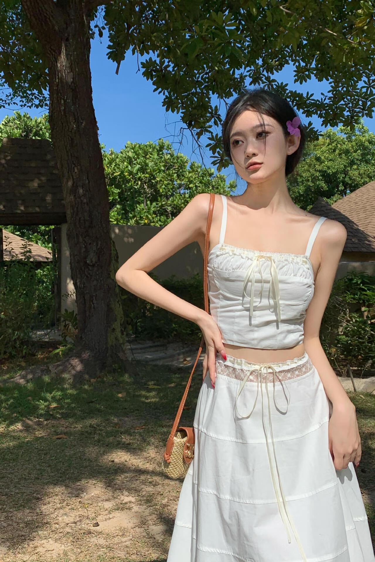 泰兰德的夏天方领吊带上衣女高腰显瘦长裙拼接蕾丝度假风穿搭套装