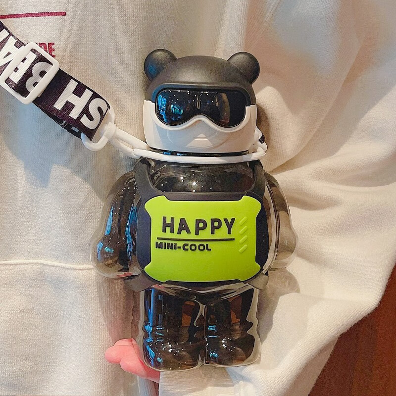 漫思鹤新款网红太空熊儿童水杯暴力熊杯子大肚子水杯夏季外出便携斜跨