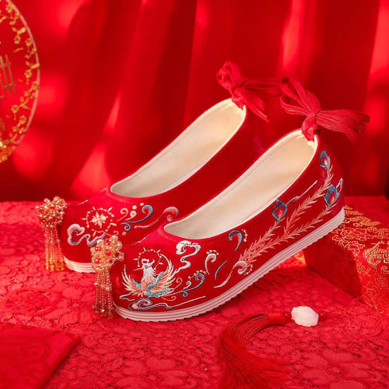 魅蜜妃2023新款珠花装饰红色婚鞋内增秀禾鞋中式敬酒结婚鞋子古风汉服鞋 爆珠凤来仪红 37怎么看?