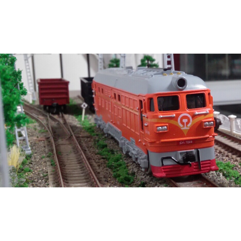 BURJUMAN1:87東風(fēng)DF4B國(guó)產(chǎn)火車模型ho比例內(nèi)燃機(jī)車合金回力聲光 df4b橘色“橘子”