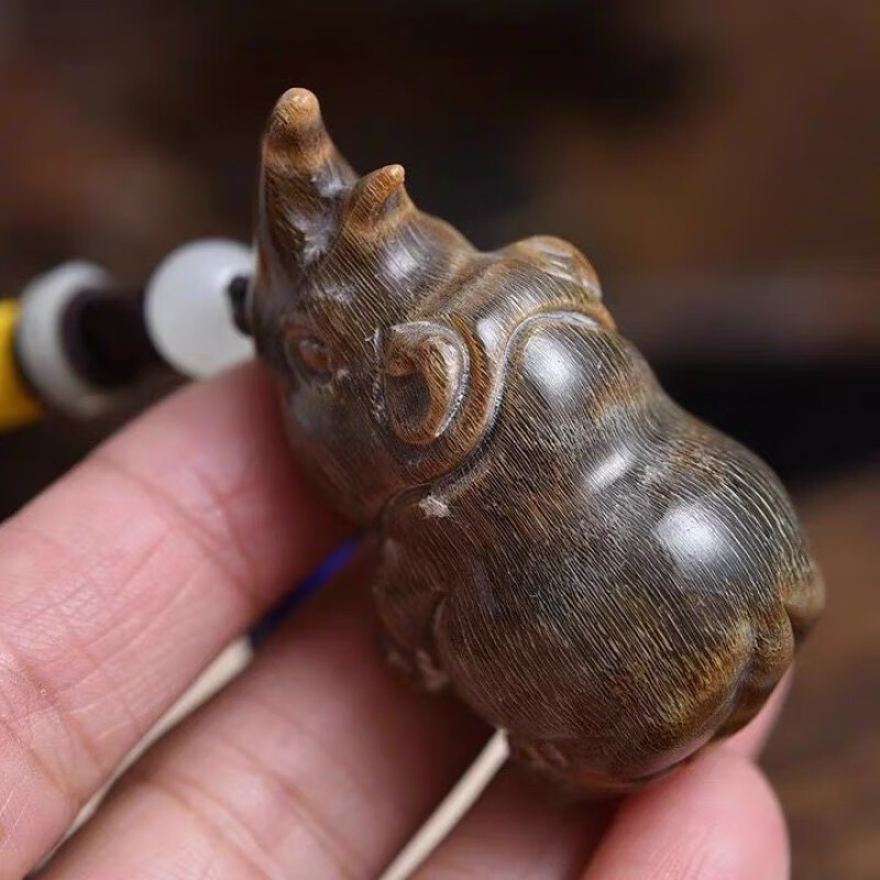 灏吉弧天然老牦牛角射天角角艺雕刻件小犀牛摆件手把件车挂收藏级文玩