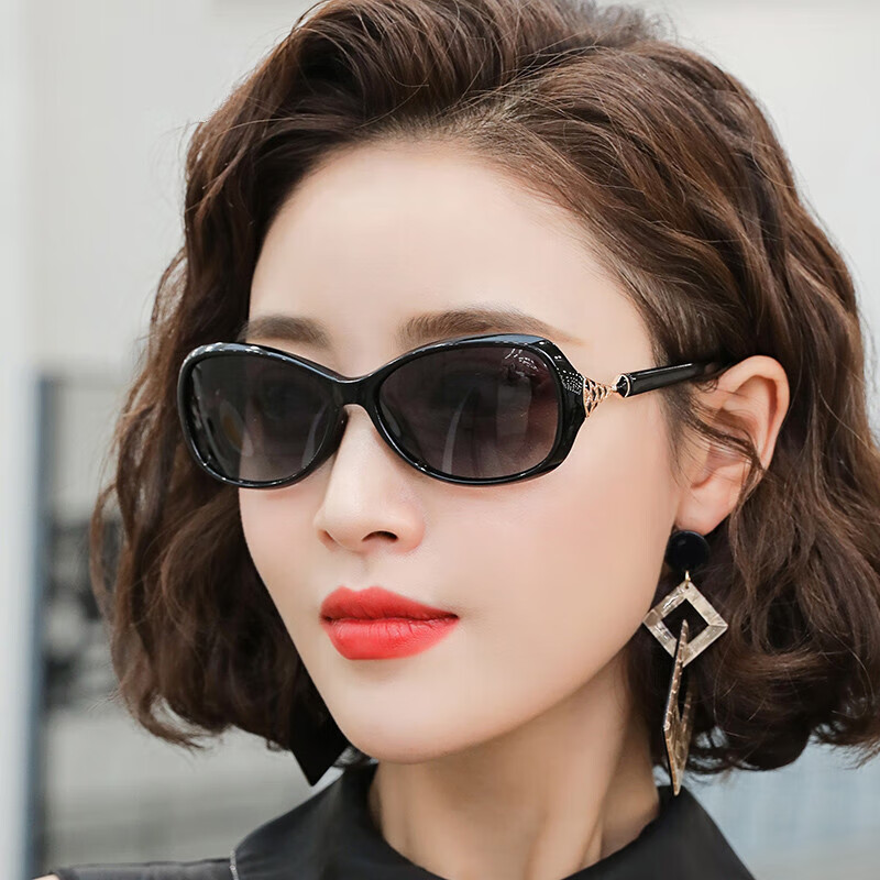 蓝诺诗优雅中年女士防紫外线太阳镜女开车旅游偏光墨镜女小脸小框眼镜