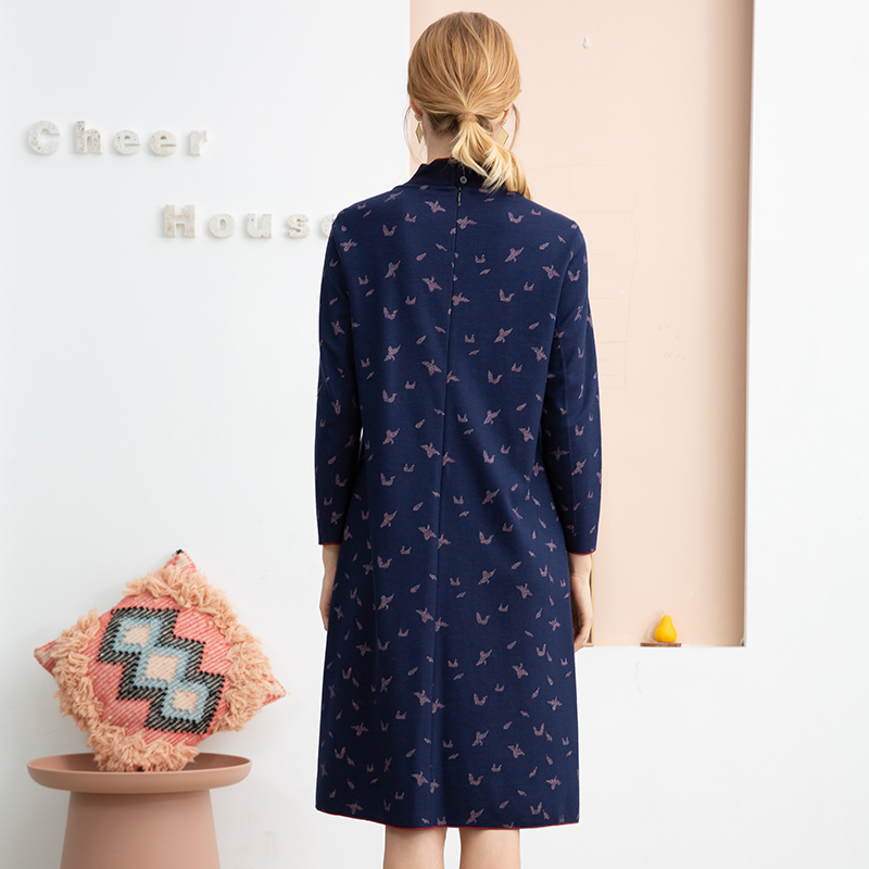 唐朱迪女装2020冬季新品半高领印花磨毛直筒连衣裙t113688 蓝花57 m