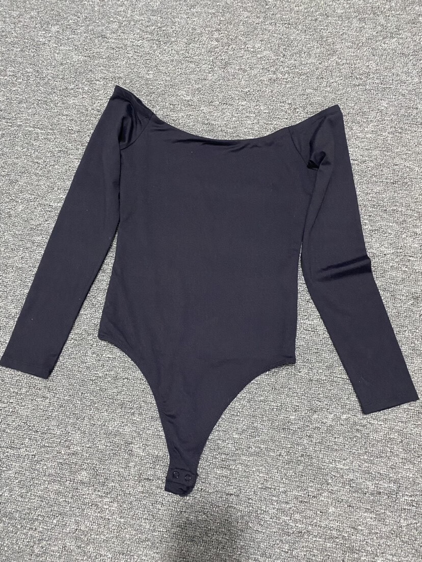 京蝌蝌澳洲品牌尾单高弹修身连体衣长袖一字肩硅胶防滑定位t恤辣妹