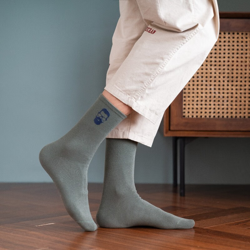 革斤威黑色休闲袜子中筒袜秋冬胡子大叔头百搭长袜春秋天棉纯长筒袜男