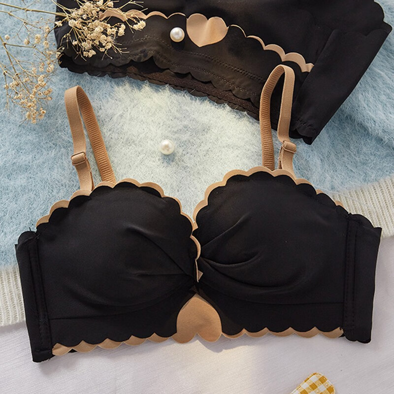 小胸聚拢纯欲无痕内衣女士无钢圈可拆卸肩带少女风文胸罩内裤套装