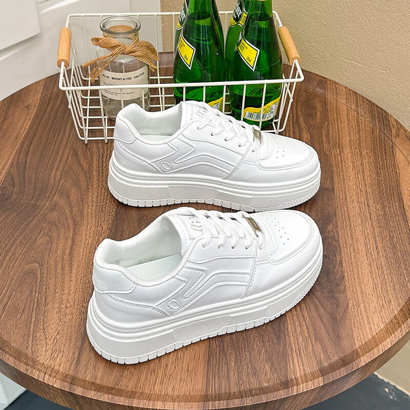 乌搭配阔腿裤的鞋子烟管裤喇叭裤牛仔裤子穿鞋小白鞋休闲鞋板鞋 白色