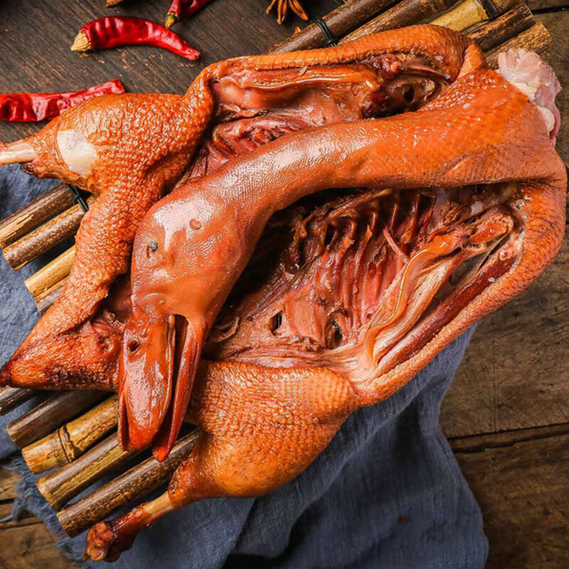 隆港汇 四川特产樟茶鸭 烟熏鸭肉熟食 酱板鸭卤鸭子整只650g