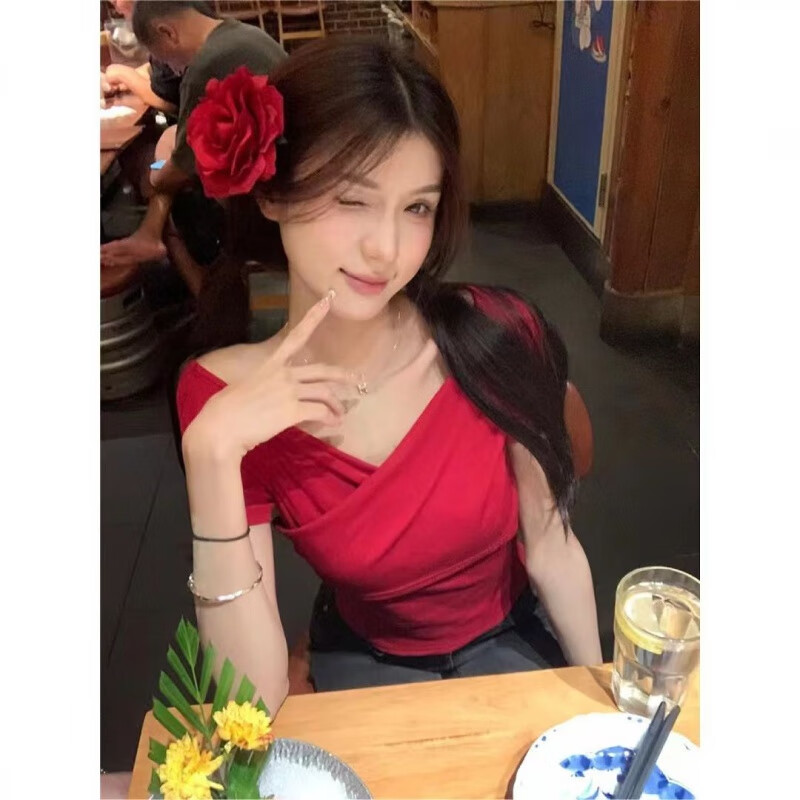 雷黛茜纯欲风交叉V领露肩短袖T恤女装夏季新款修身气质红色百搭短款上衣 红色高弹莫代尔棉 S 建议70-90斤穿